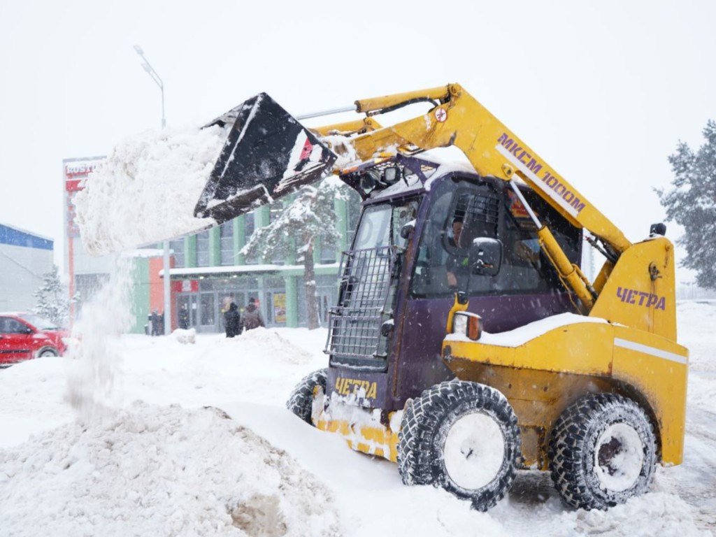 Снегопад закончился, а борьба со снегом продолжается в Шатуре