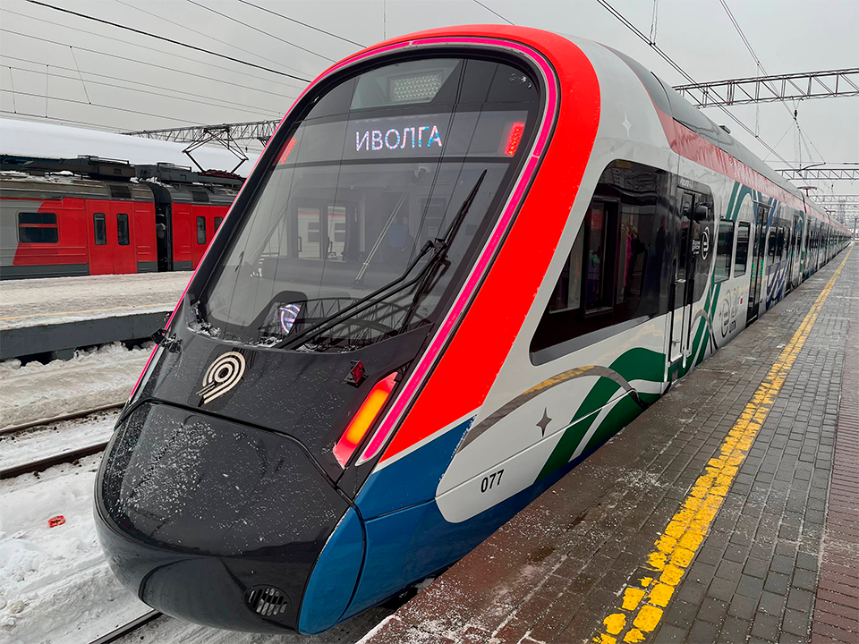Подарок пассажирам к юбилею: тематическая «Иволга» вышла на Ярославское направление