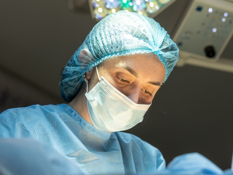 Нейрохирурги Долгопрудненской больницы спасли мужчину с опухолью мозга