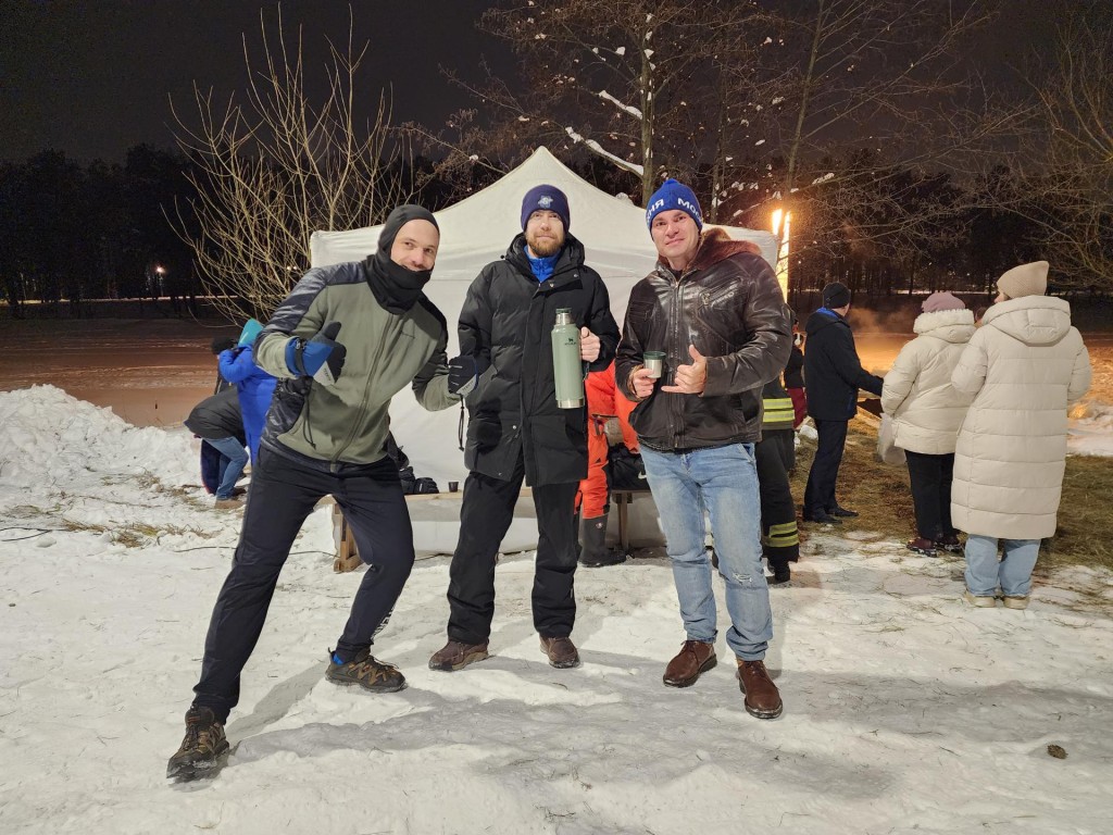 Бегом за здоровьем и верой: морж из Раменского удивил необычным погружением в иордань