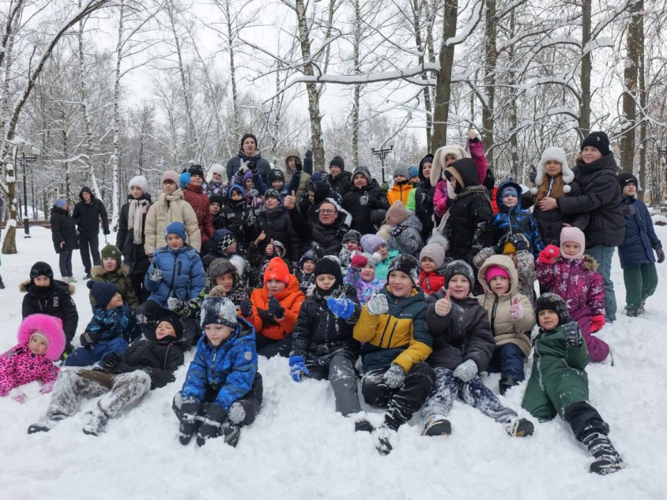 Снежные баталии и «Царь горы»: в Лыткарине устроили зимний праздник для детей