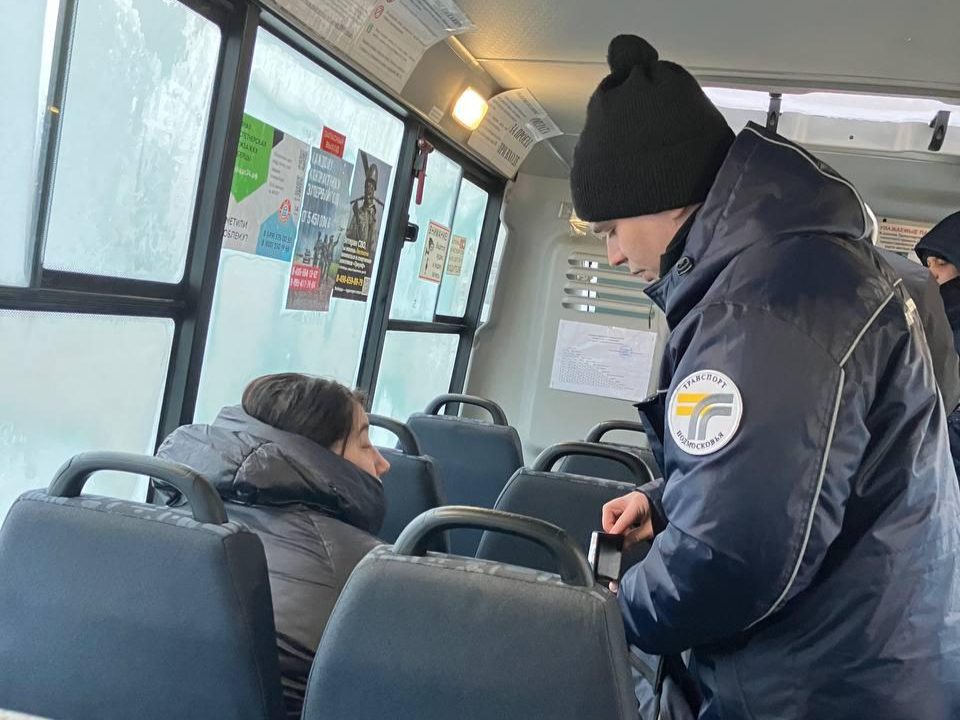 Рейд в общественном транспорте Люберец: на маршруте №67к оштрафовали водителя и пассажиров
