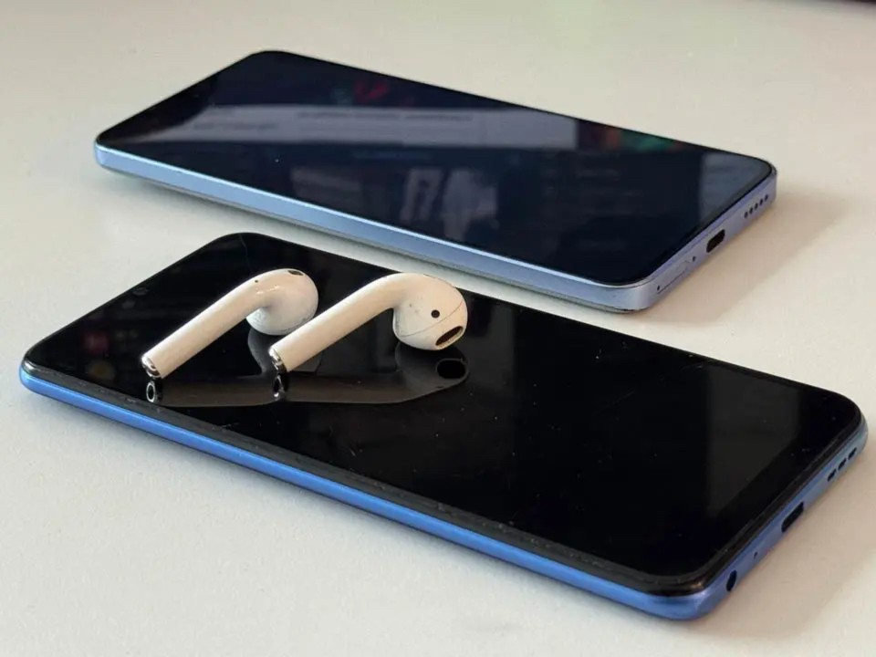 «Из вредности выключать, замедлять никто не собирается»: что известно о судьбе WhatsApp* и Telegram