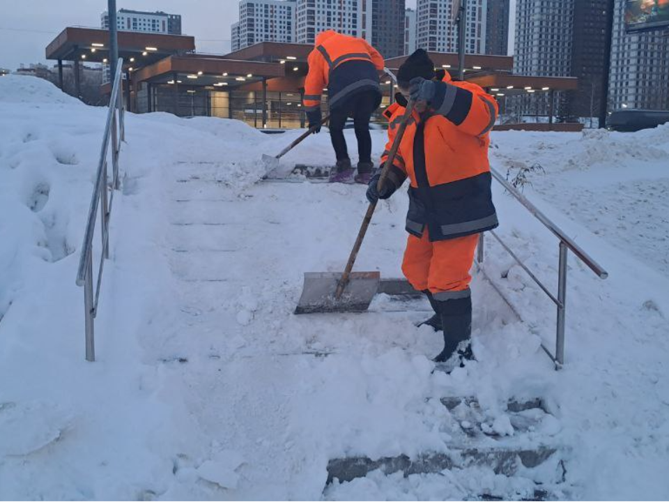 В Люберцах привлекли дополнительную технику для уборки снега после циклона «Фрэнсис»