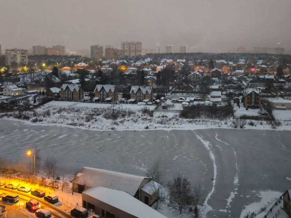 Толстый, но опасный: зачем спасатели ходят на водоемы Можайска с рулеткой