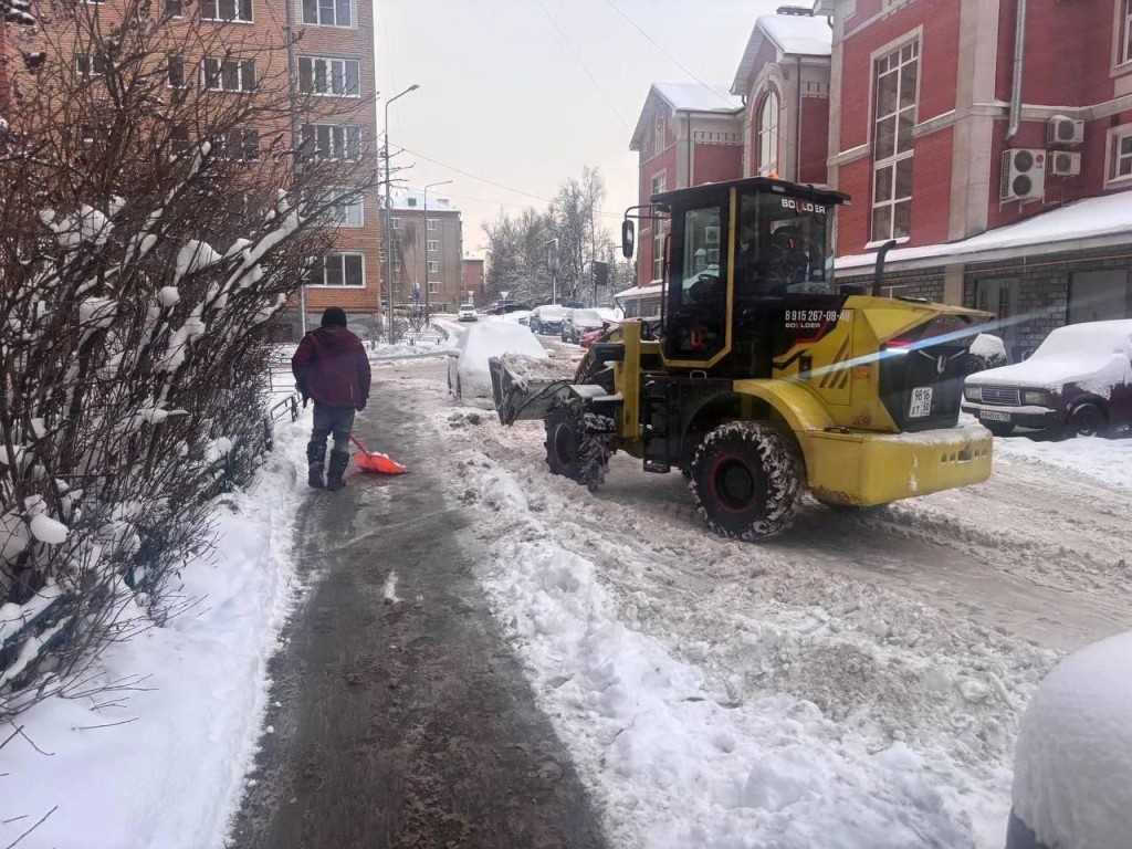 Руки тоскуют по лопате и денег просит кошелек? Как воспользоваться сервисом по уборке снега и взять подработку в Подмосковье
