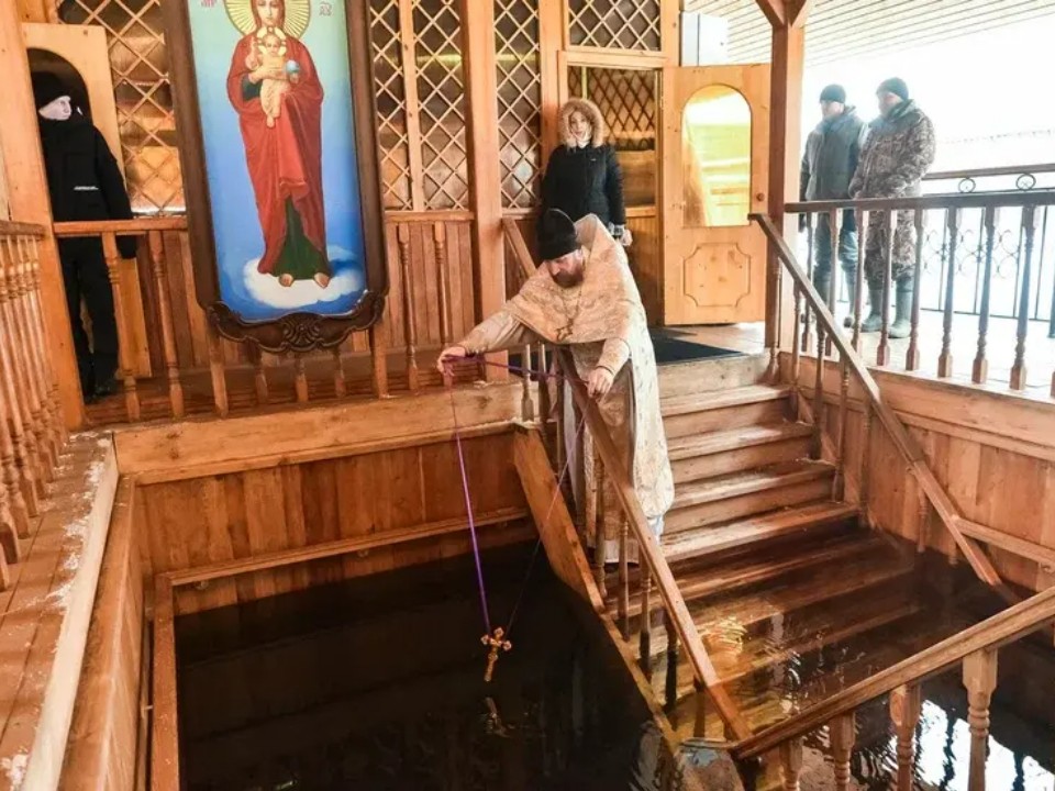 Купели с разным графиком работы: жители Балашихи могут выбрать удобное время для крещенского омовения