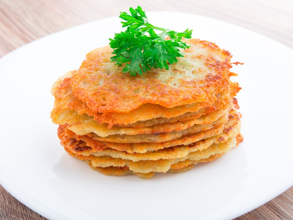 Секрет хрустящей корочки: как приготовить идеальные картофельные блинчики на молоке