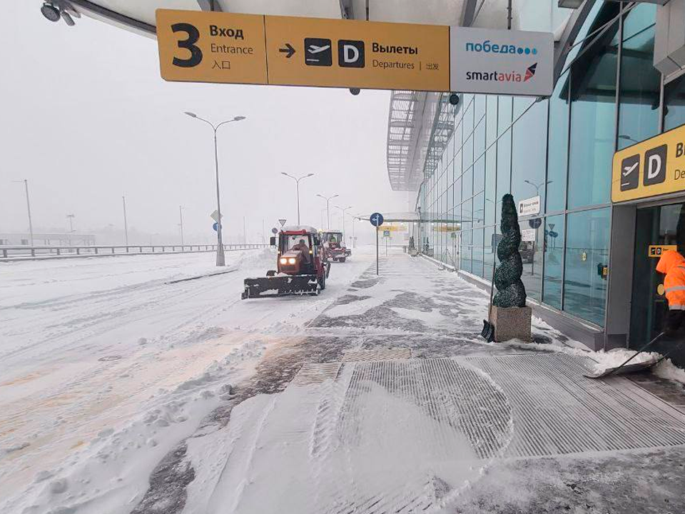 Аэропорт Шереметьево работает в штатном режиме несмотря на сильный снегопад