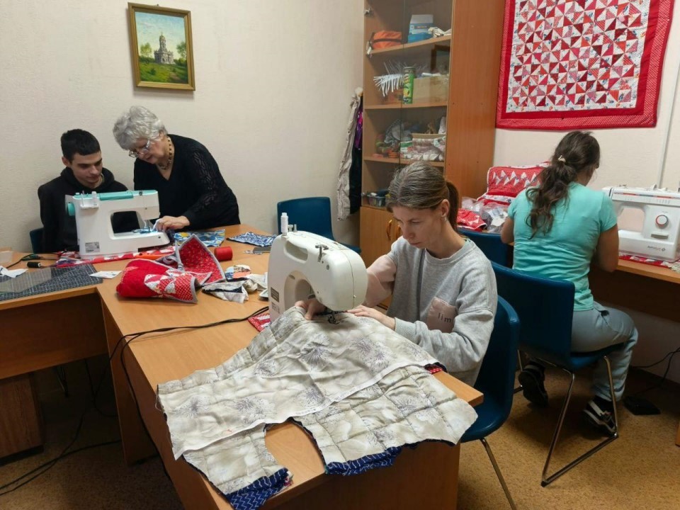 Трудовая адаптация в Подмосковье: как швейное дело меняет жизни людей с ОВЗ в Чехове