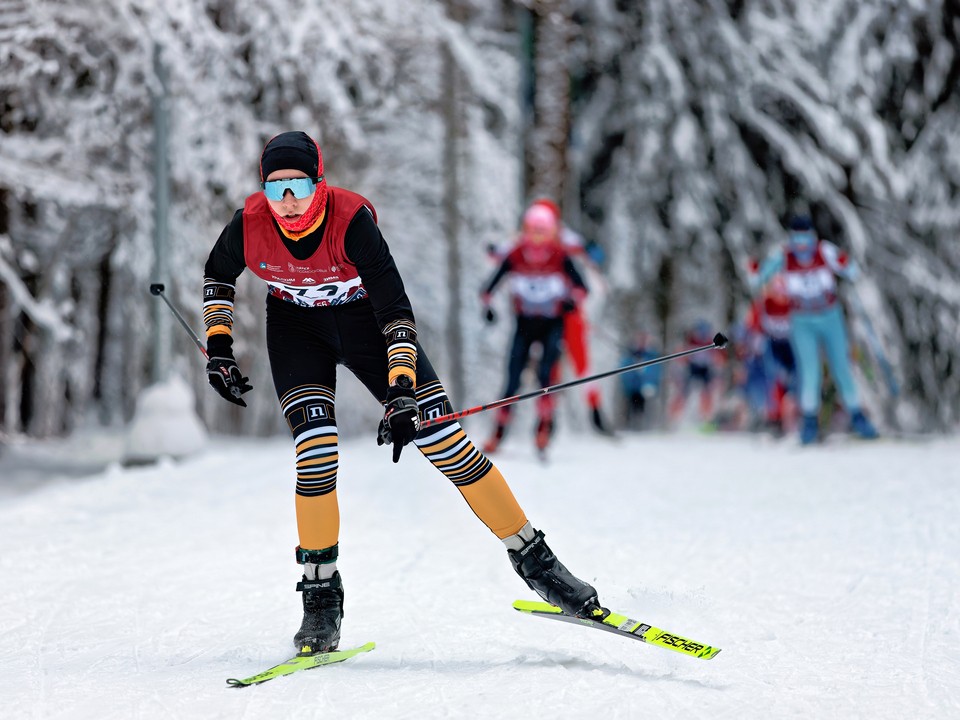 Сезон открыт: в лесопарке прошли первые соревнования по лыжным гонкам
