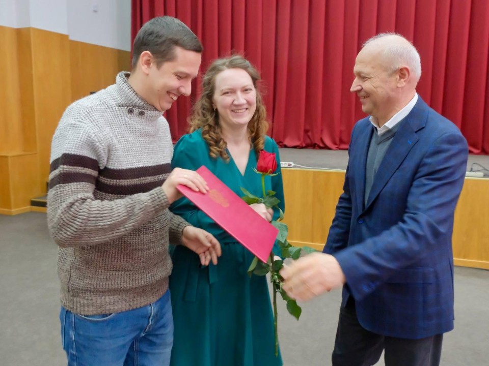 Новогодний подарок для молодых семей: в Шаховской вручили сертификаты на жилье