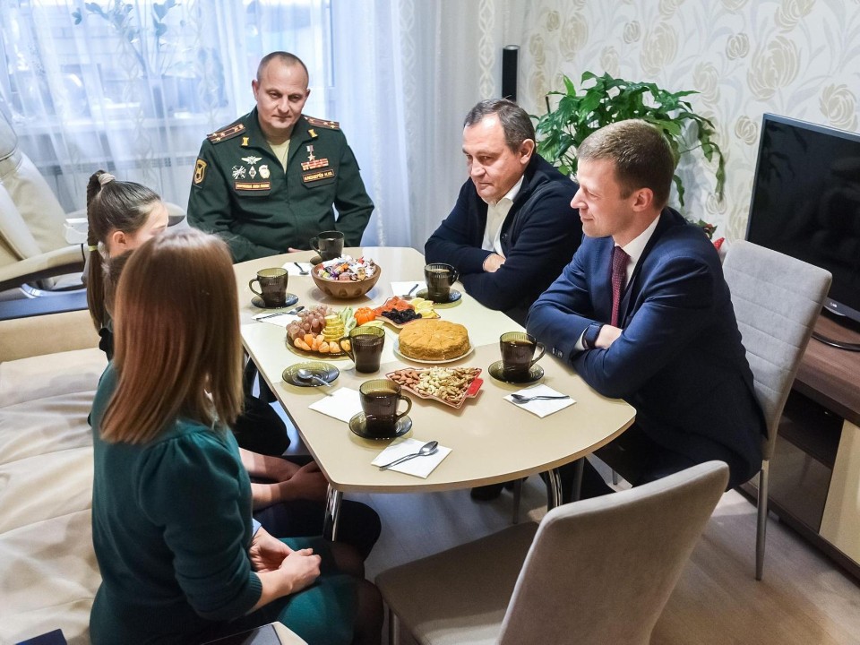 Семья участника СВО ждет папу дома: какую помощь ей оказывают в Балашихе