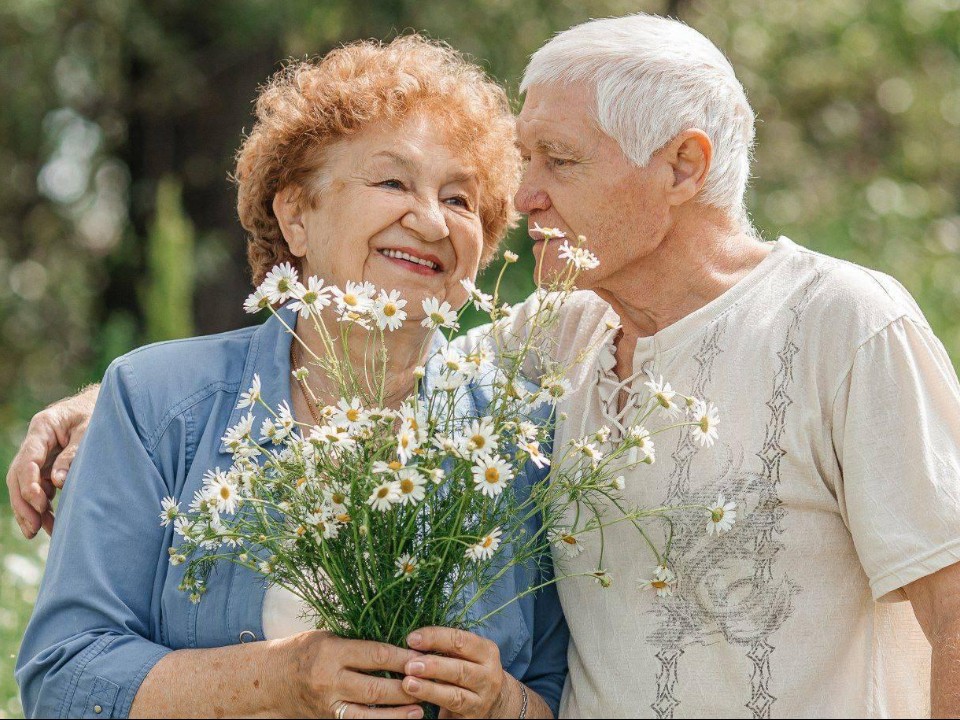 Все для удобства пенсионеров: нужно ли повторное заявление для выплаты за долгий брак в Сергиевом Посаде
