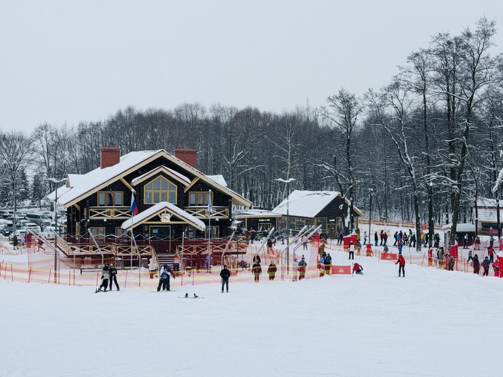 Снежный драйв: горнолыжный клуб Гая Северина принял рекордное число гостей в праздники