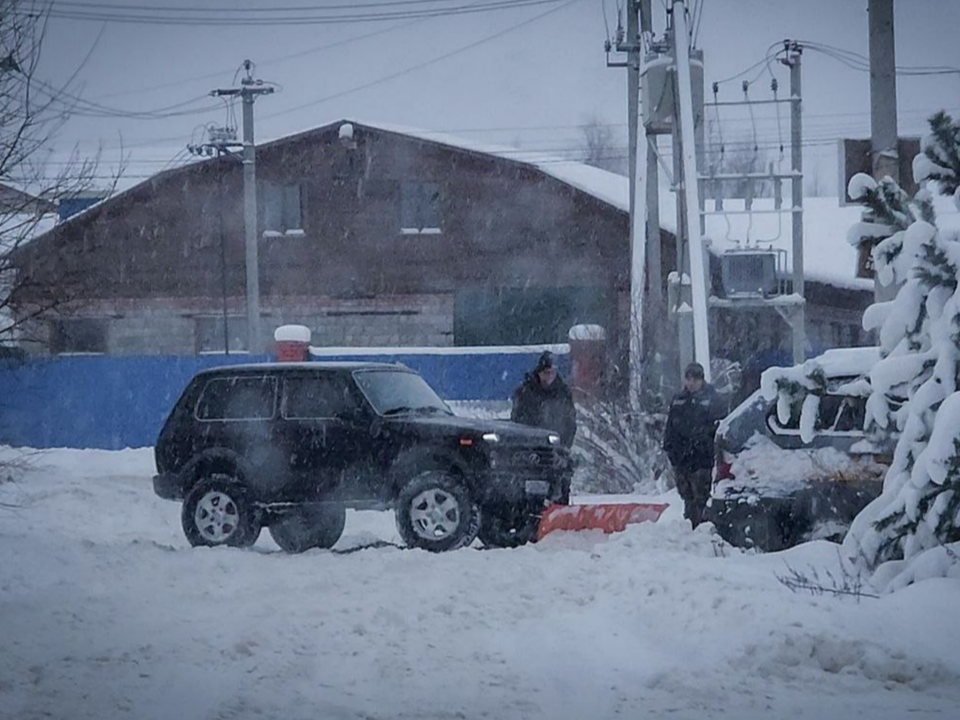 «За парковку ответишь»: автоледи в Бронницах устроили битву записками