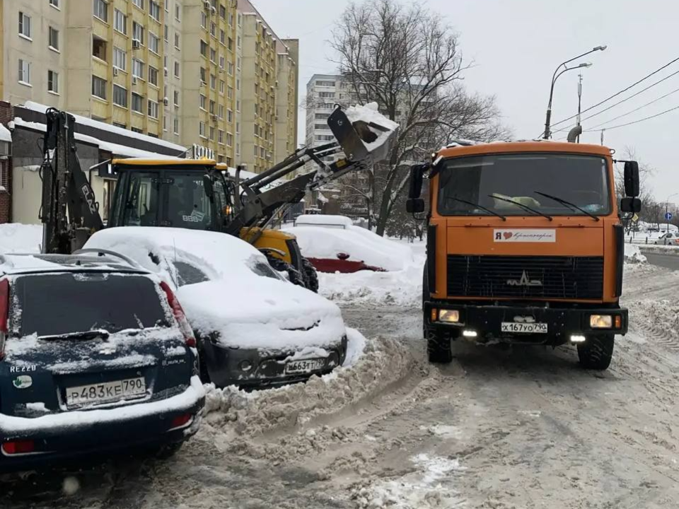 Более ста локаций очистят от снега в Красногорске 13 января