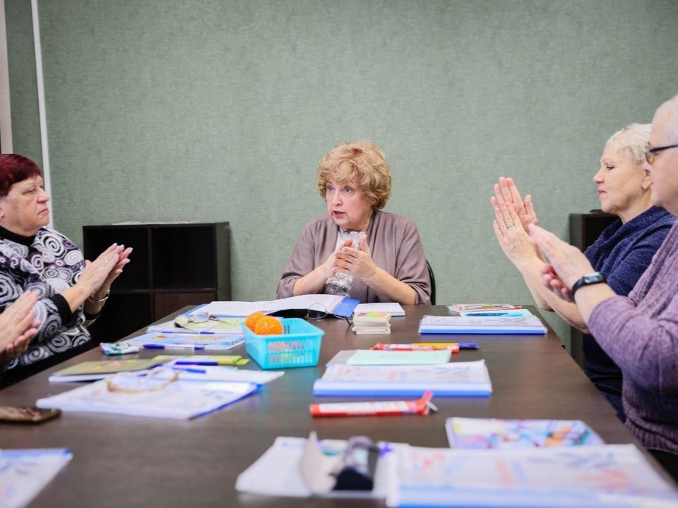 Дыхательные и физические упражнения для тонуса предлагают пенсионерам Орехово-Зуева