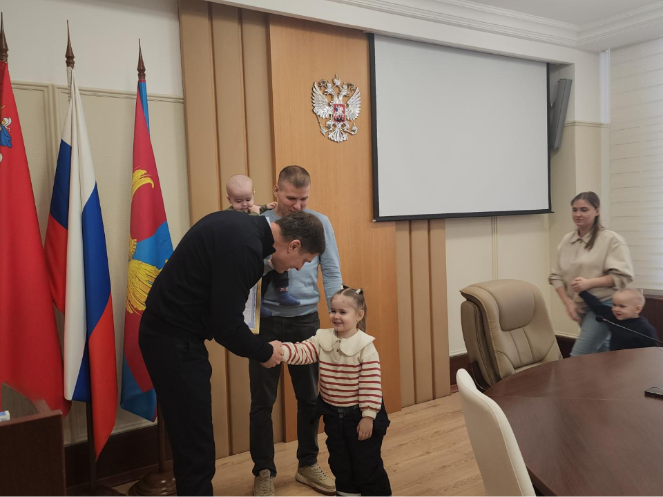 Новый дом в новом году: как семья с тремя детьми из Люберец получила помощь от государства