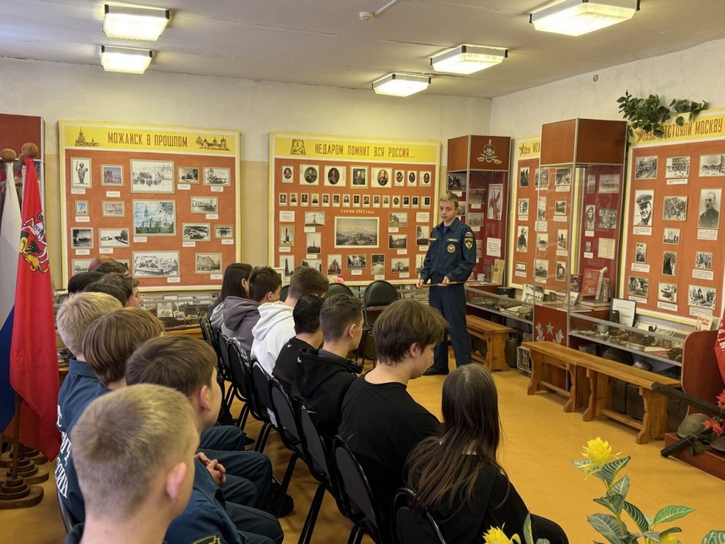 Студенты-экскурсоводы из Можайска провели урок живой истории для первокурсников