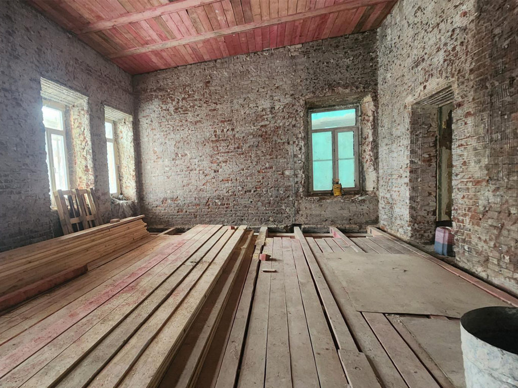 Сцена и лестница: ремонт школы искусств в Зарайске вышел на новый этап