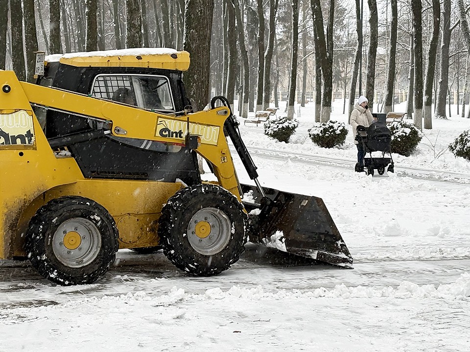 Трактористов и водителей приглашают на работу в парки Мытищ