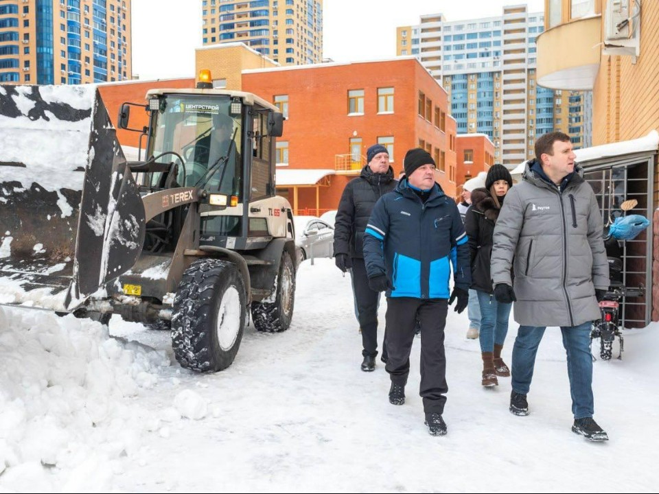 Более 85 единиц техники и 545 коммунальщиков устраняют последствия снежного циклона «Фрэнсис»