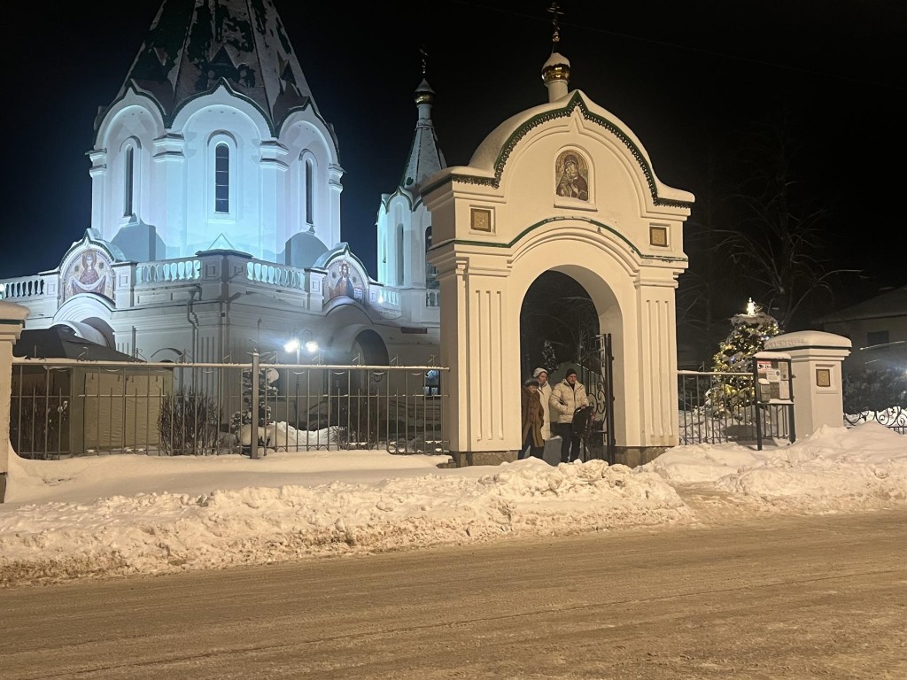 Под защитой МЧС и медиков: в Запрудне подготовили идеальное место для крещенского обряда