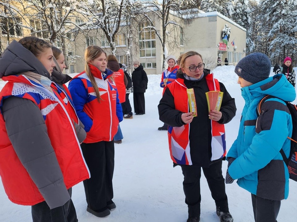 Звонят, откройте дверь: волонтеры рассказали протвинским детям правила личной безопасности