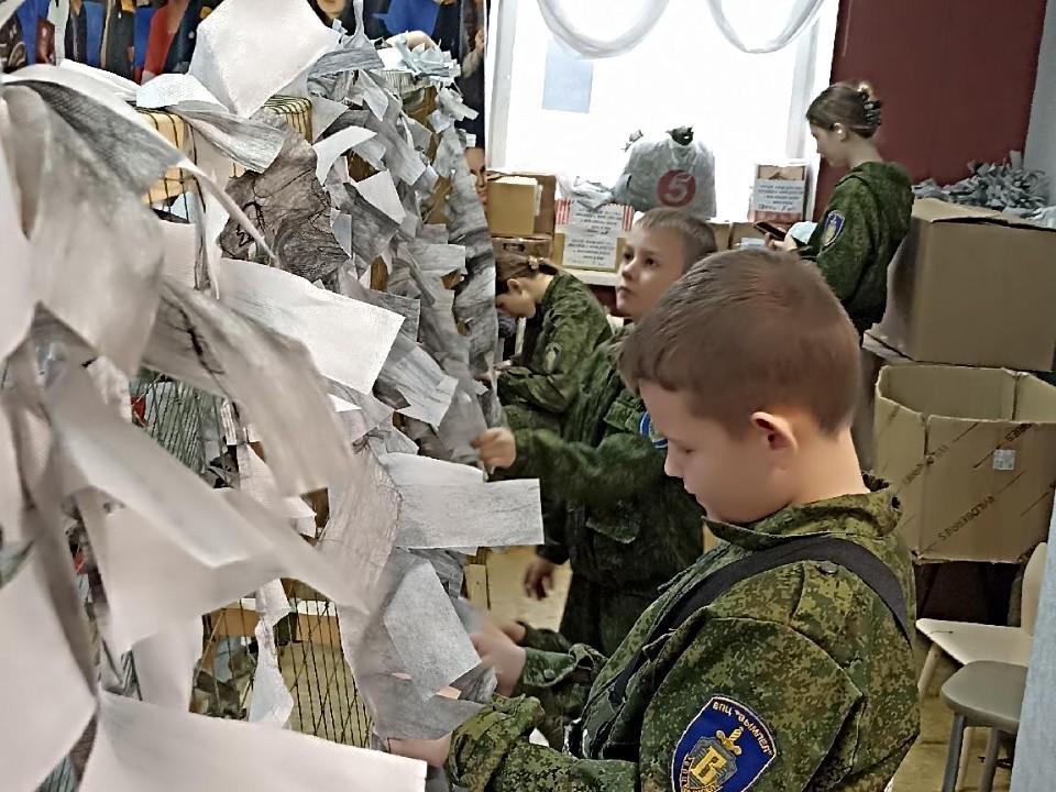 В центре «Вымпел-Талдом» курсанты узнали о юной героине и освоили плетение маскировочного костюма