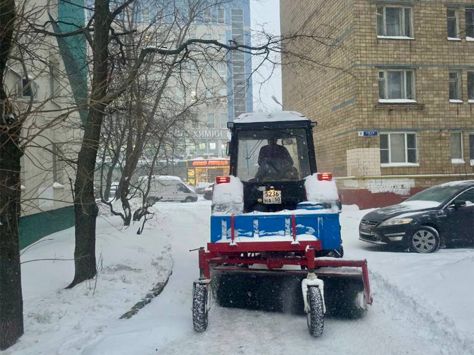 Более 90 единиц техники и 410 дворников устраняют последствия циклона «Фрэнсис» в Химках