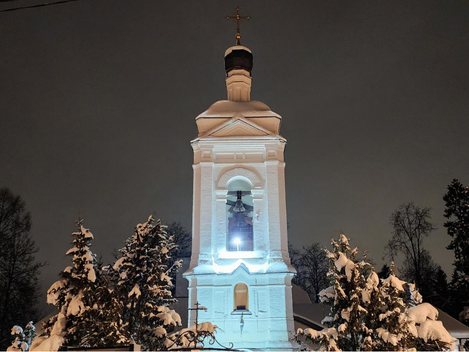 Лермонтовская классика и ледяная вода: как прошли купания в старинном храме Химок