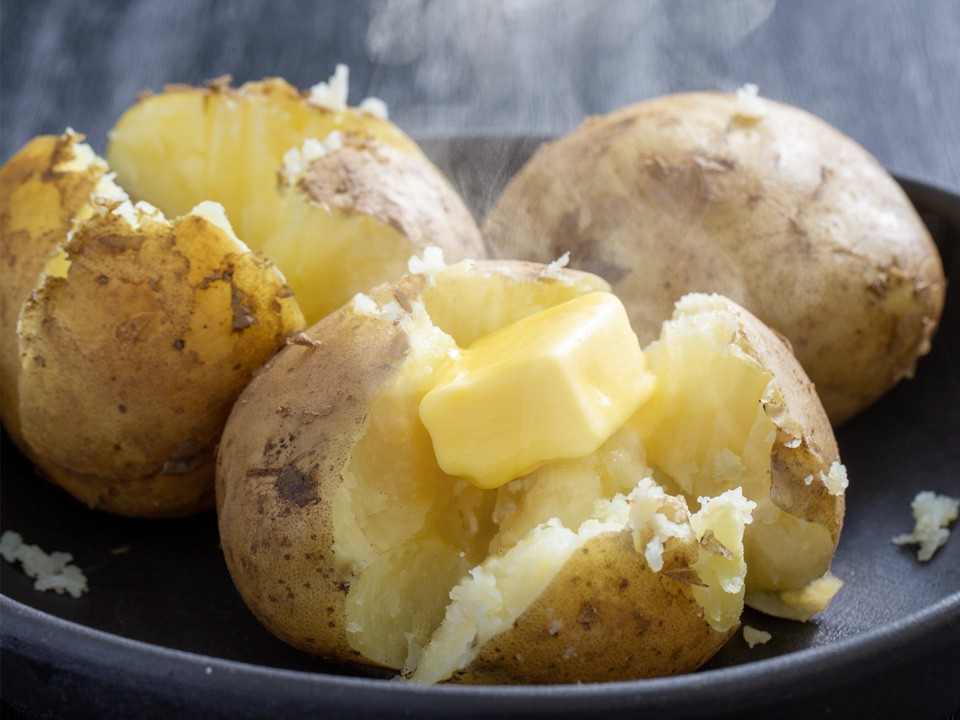 Картошка в духовке как из костра: как добиться того самого аромата и хрустящей корочки
