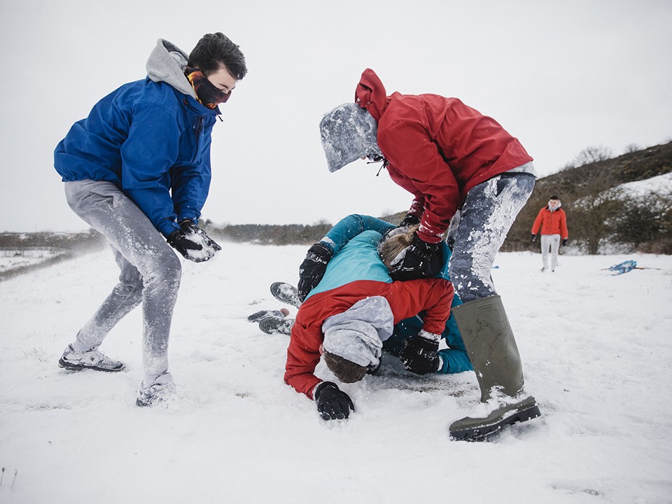 «Там еще и девушка была»: на улице Советской группа подростков избила случайного прохожего