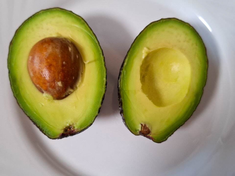 От твердого до переспелого: как продлить жизнь авокадо дома