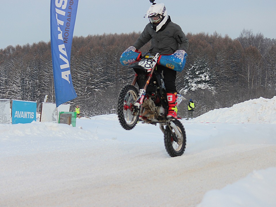 Ступинские мотогонщики взяли «золото» Рождественского кросса в лютый мороз