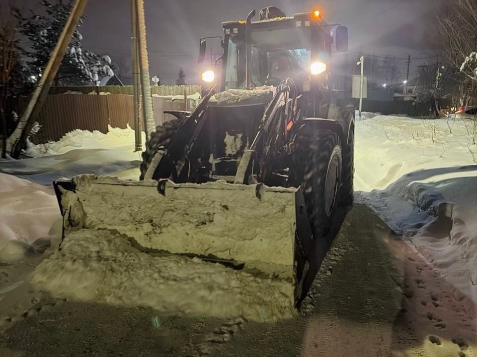 15 единиц техники вышли на ночную уборку частного сектора Химок