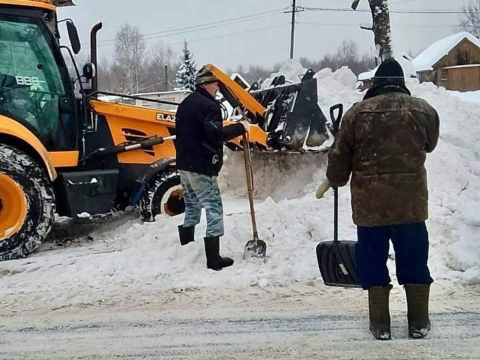 Зимняя вахта водоканала: в Шатуре очистили люки для быстрого доступа к коммуникациям