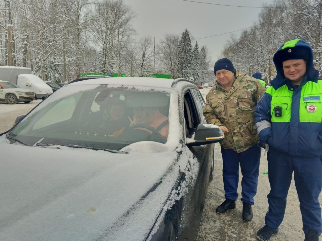 В Калининце сотрудники ГИБДД напомнили водителям о ПДД