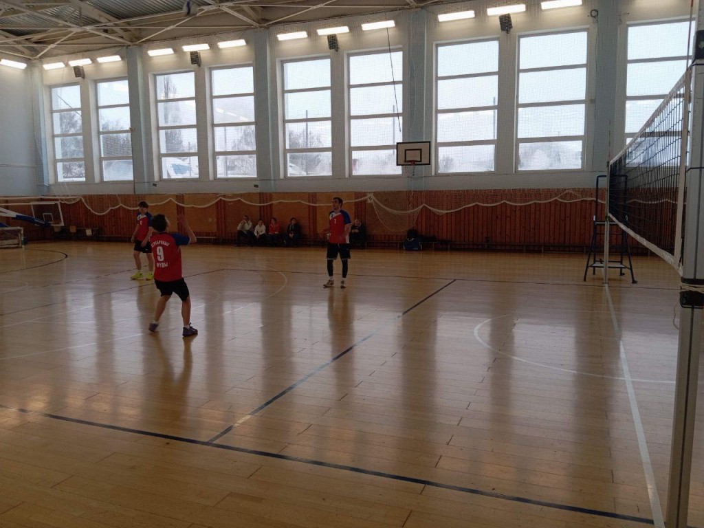 В упорной и честной борьбе: в Серебряных Прудах провели школьные соревнования по волейболу