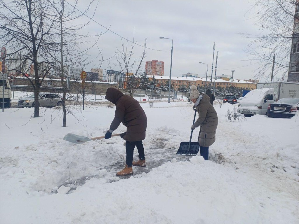 После «Фрэнсиса» и перед новым циклоном: в Котельниках активно убирают снежные сугробы