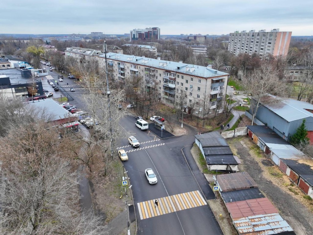 Прощайте, ямы и грунтовка: где в Подмосковье обновили дороги и что изменилось для водителей и пешеходов