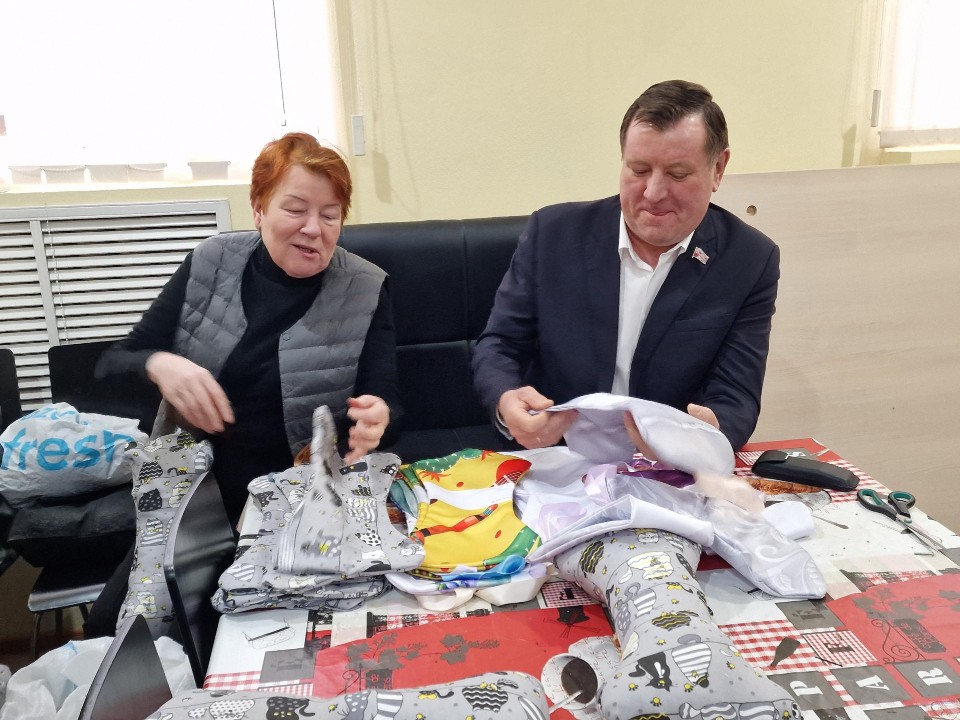 Противопролежневые подушки для бойцов СВО изготовили пенсионеры Балашихи