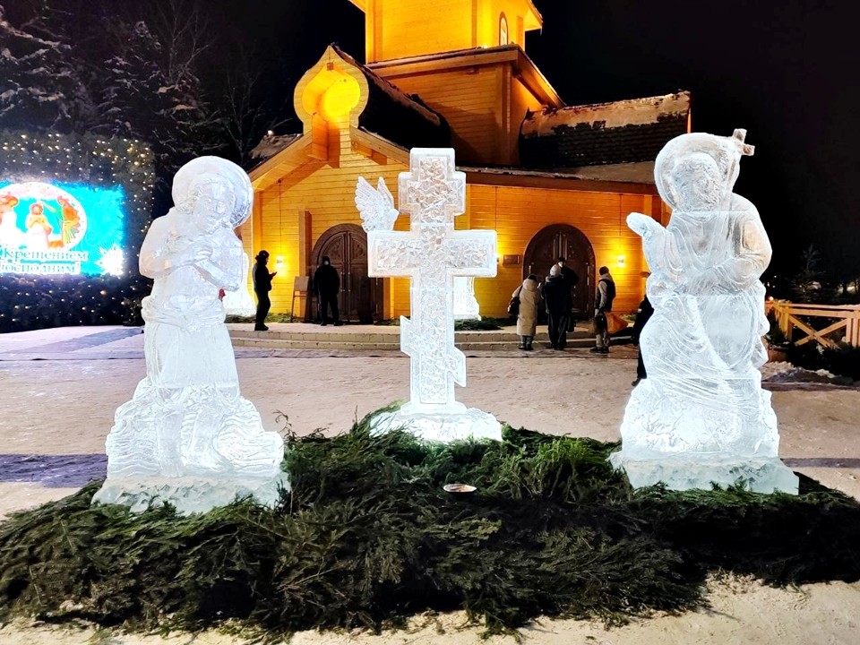 Атмосфера единения и гармонии: тысячи серпуховичей окунулись в крещенские купели в морозную ночь