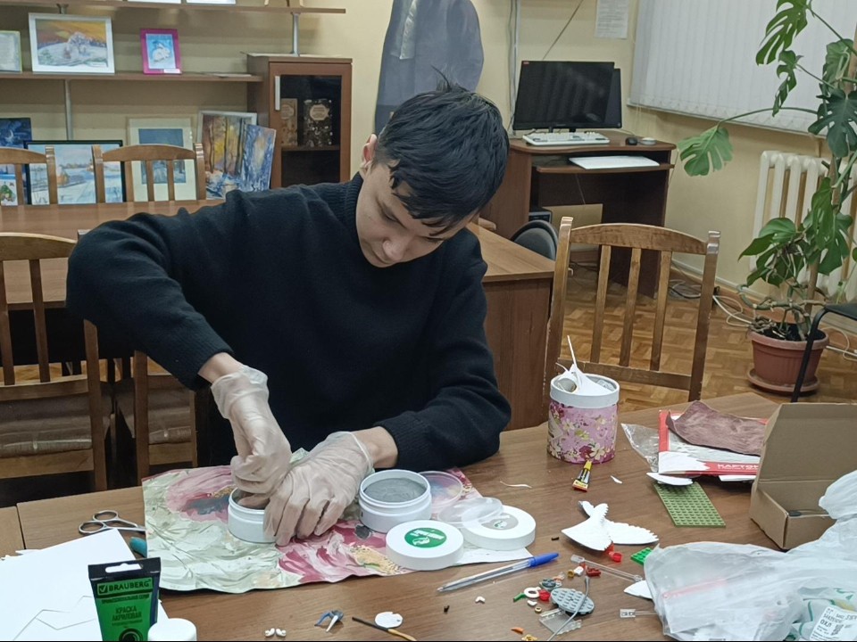 Восемь лет за работой: как лобненский подросток создает авторские фигурки из Lego