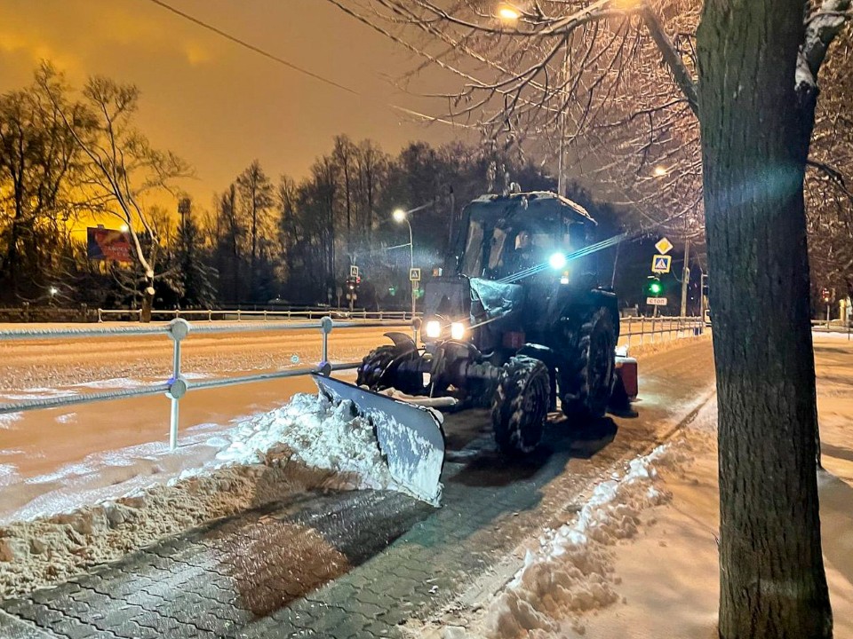 С территории Щелкова вывезли более 30 КАМАЗов со снегом