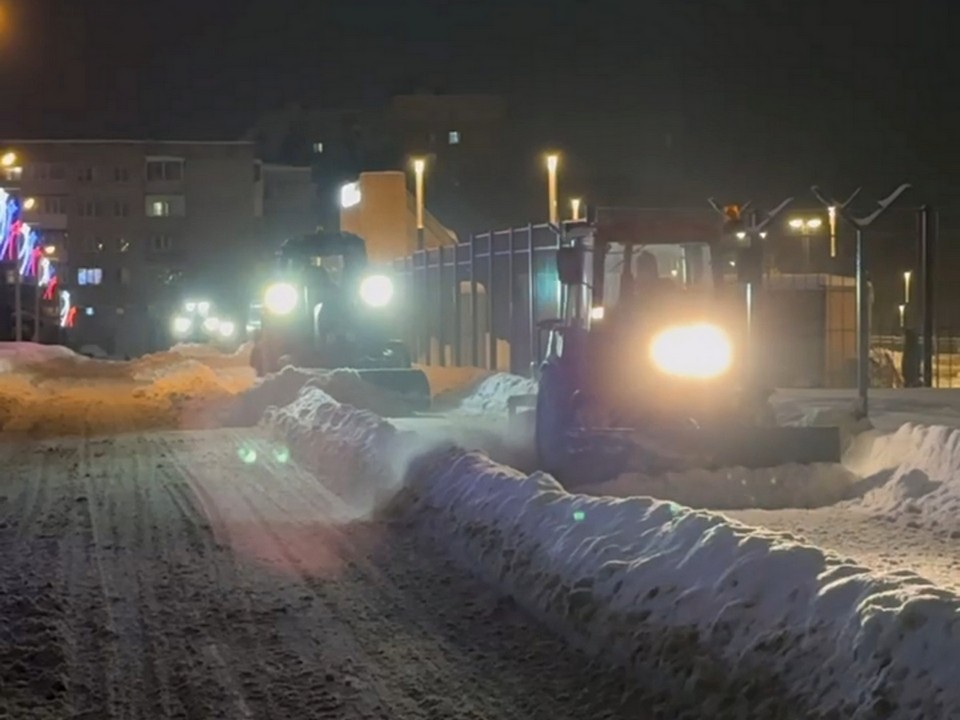 Уборка снега в Луховицах продолжается и в ночное время