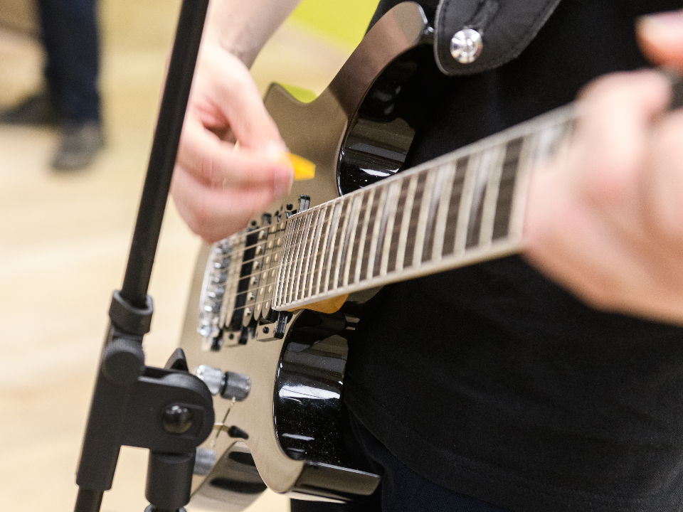 Известный двойник Мэрилин Монро проведет в Можайске рок-концерт в помощь животным