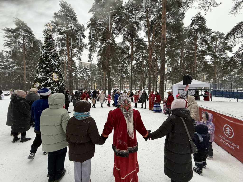 От колядок до горячего чая: чем запомнится празднование Рождества в Котельниках