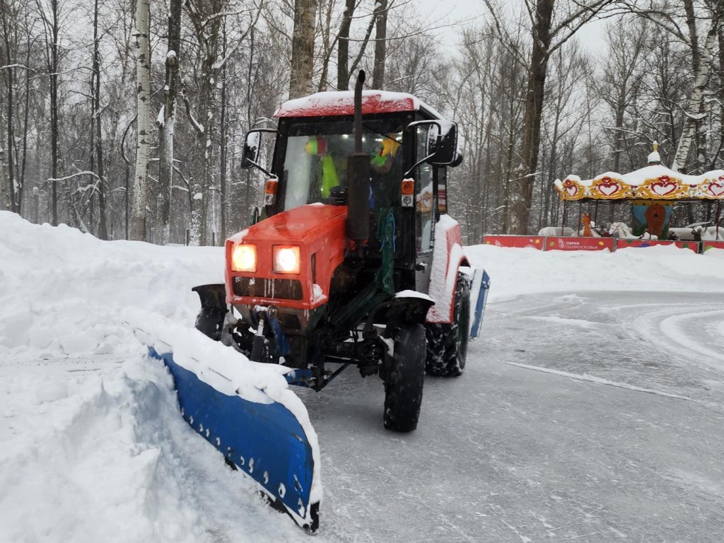 Двухсменная работа ведется в парках Каширы для очистки снега